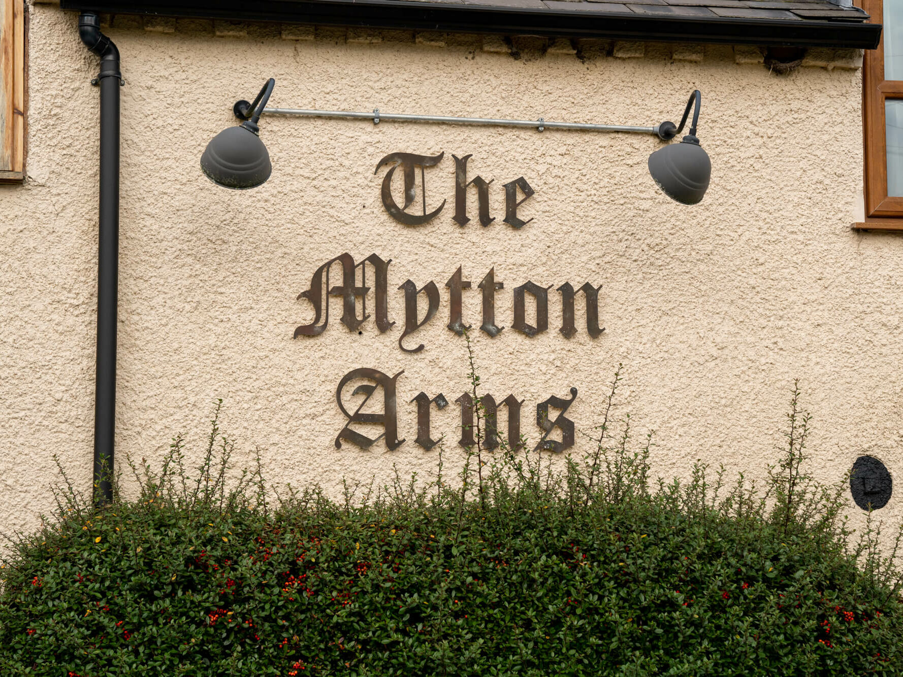 The-Mytton-Arms-Pontesbury-Sign-aspect-ratio-700-525